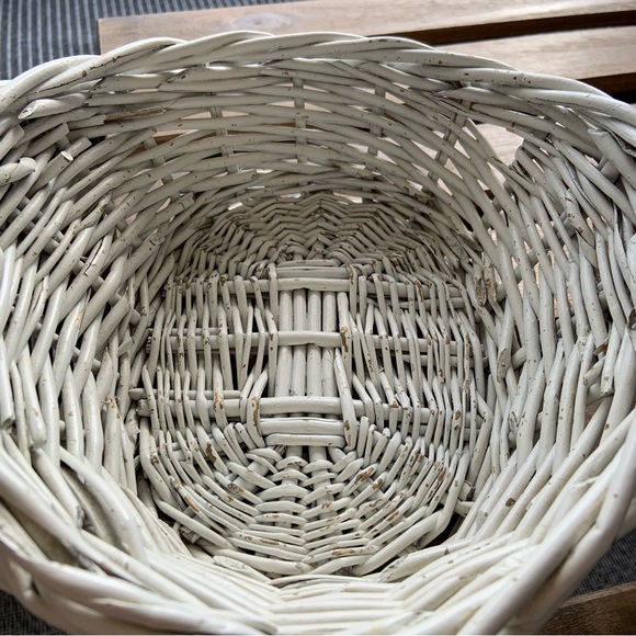 Vintage Basket / Home Decor Basket / Vintage White Basket / Old Fruit Basket. - Picture 12 of 17